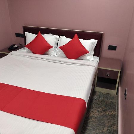 Oyo 16871 Anant Home Stay Shillong Dış mekan fotoğraf