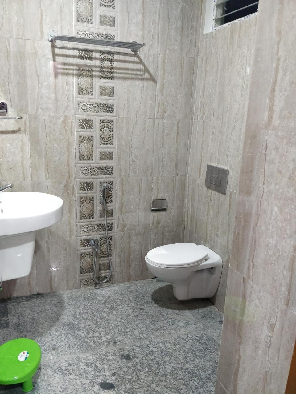 Oyo 16871 Anant Home Stay Shillong Dış mekan fotoğraf