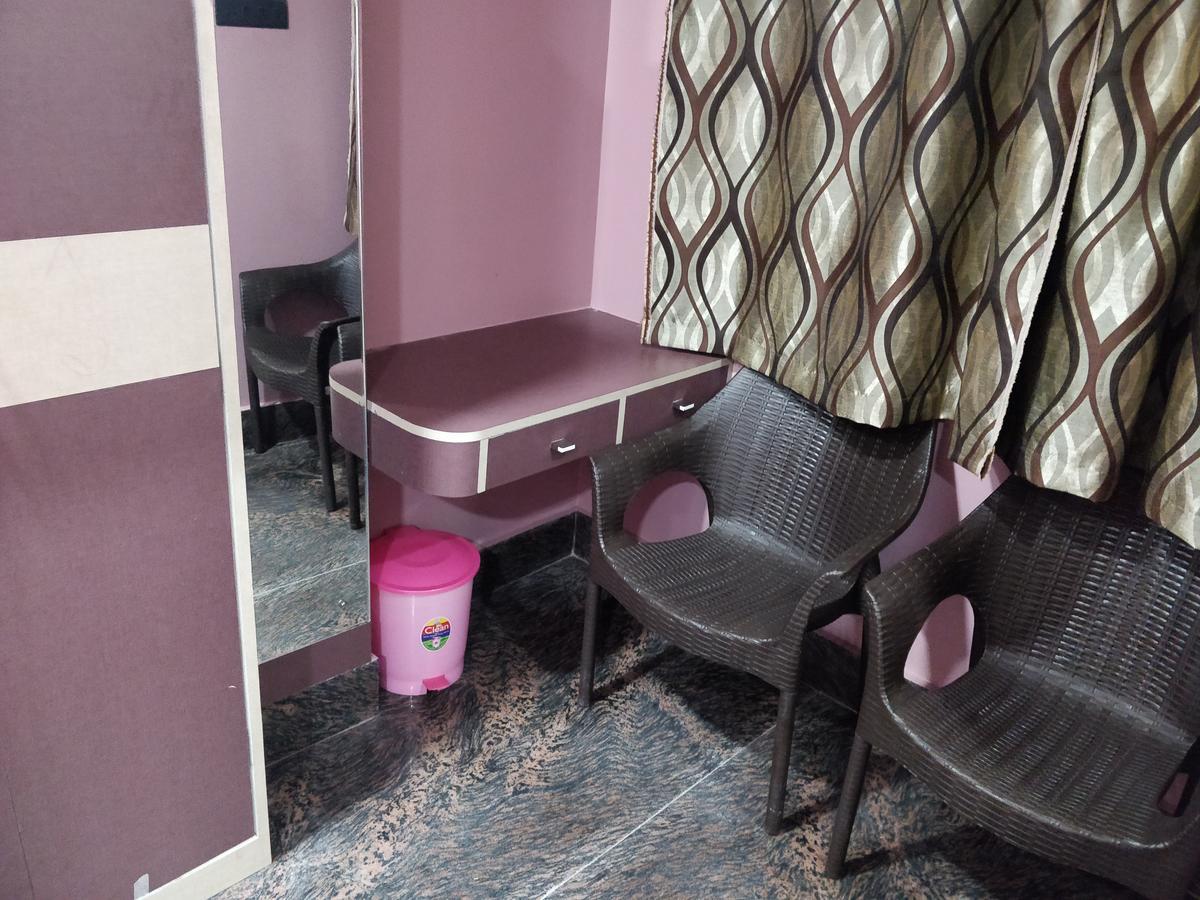 Oyo 16871 Anant Home Stay Shillong Dış mekan fotoğraf